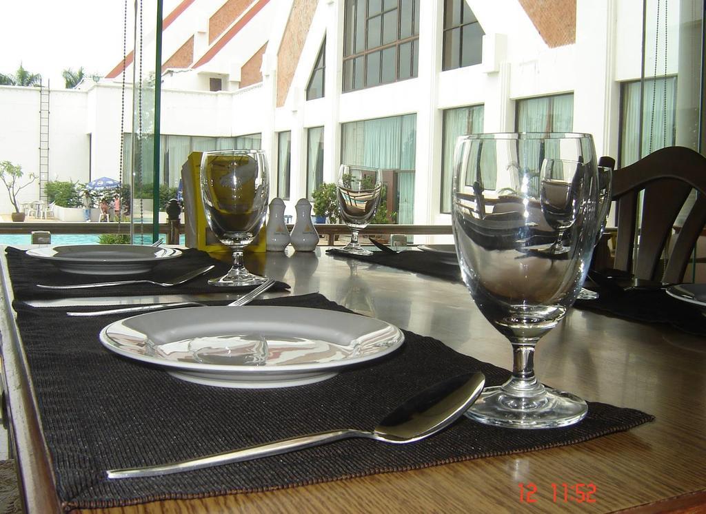 Rimpao Hotel Kalasin Esterno foto