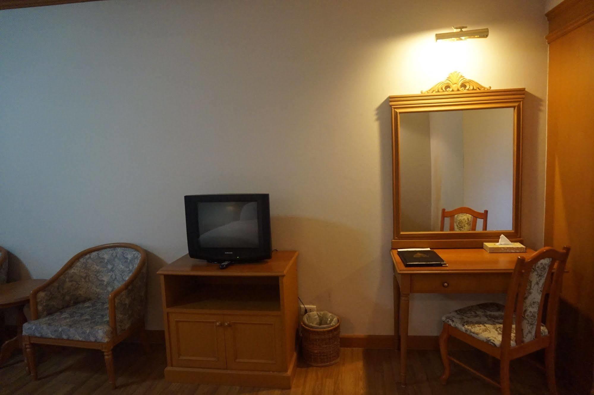 Rimpao Hotel Kalasin Esterno foto