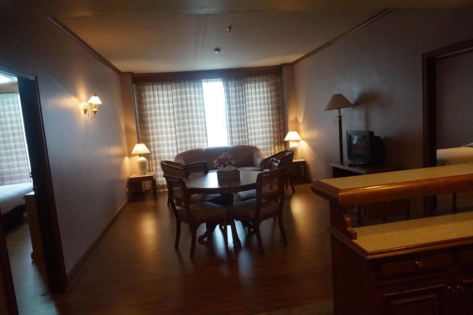 Rimpao Hotel Kalasin Esterno foto