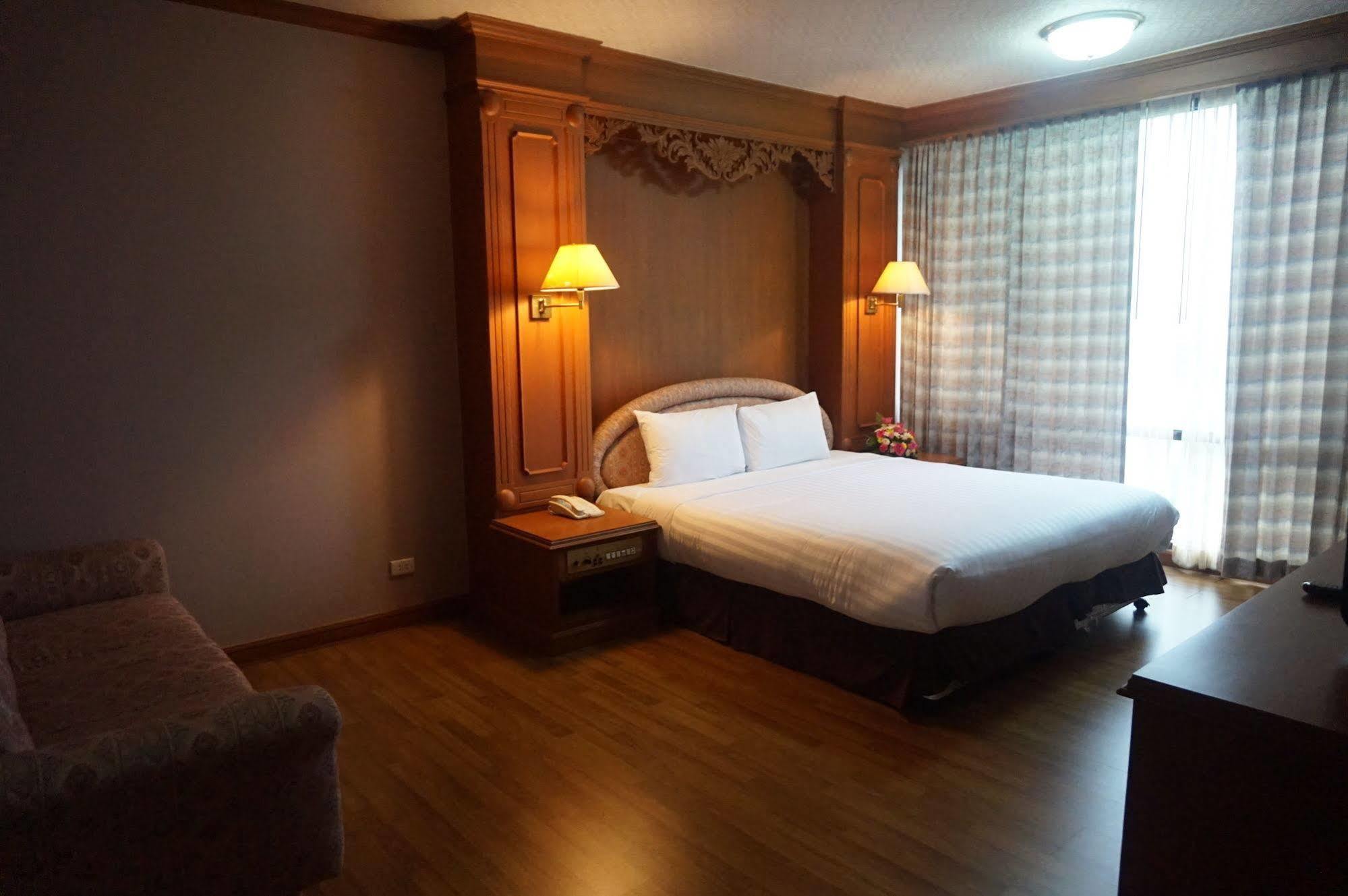 Rimpao Hotel Kalasin Esterno foto