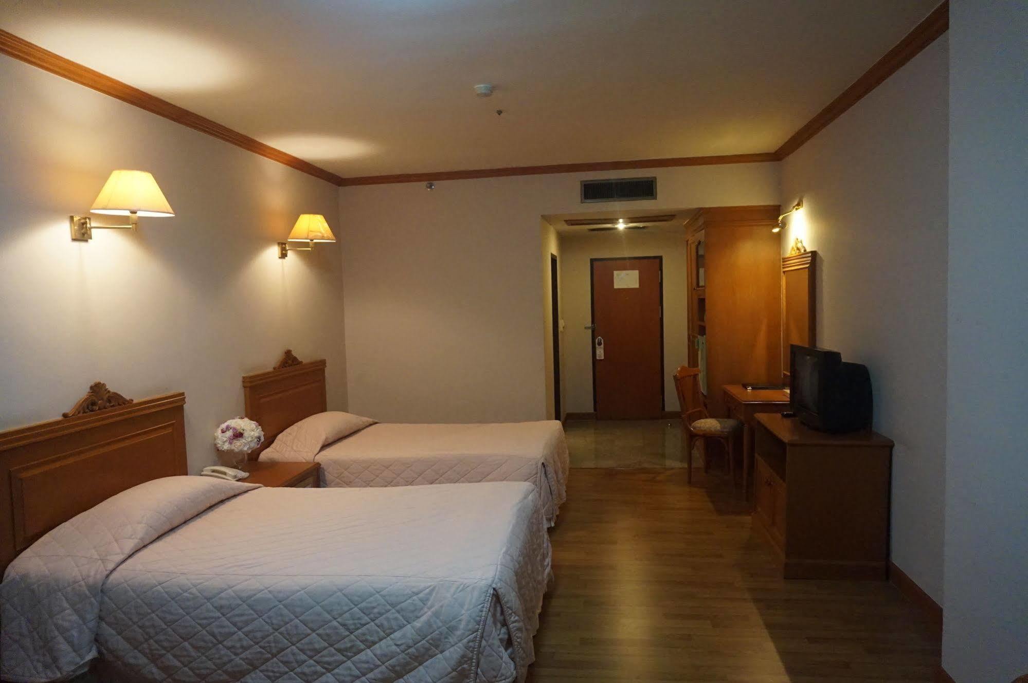 Rimpao Hotel Kalasin Esterno foto