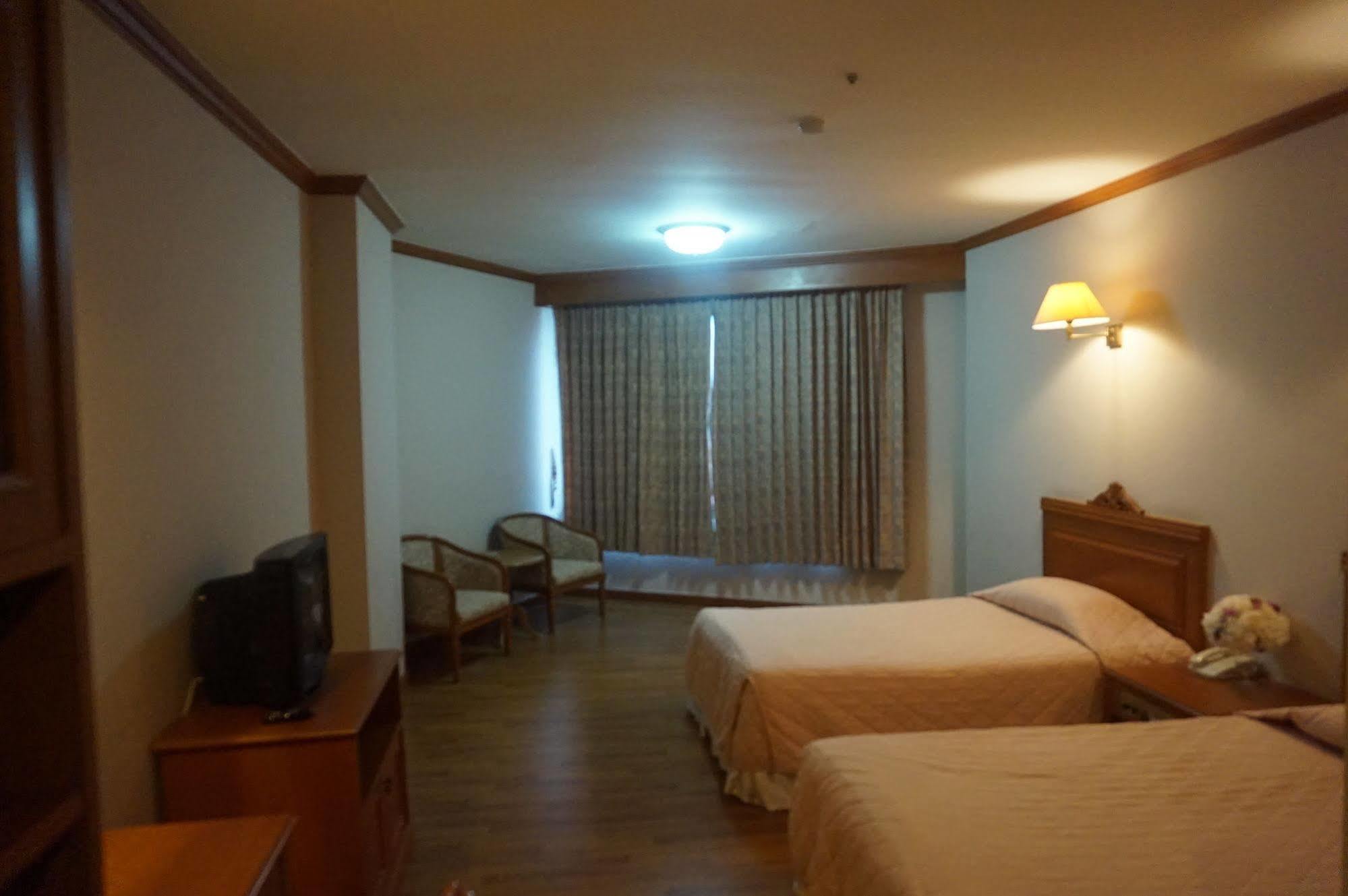 Rimpao Hotel Kalasin Esterno foto